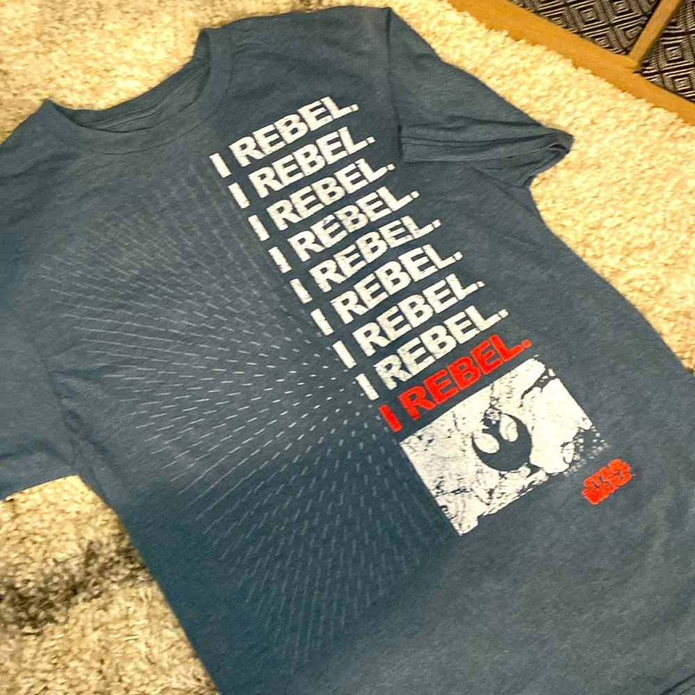 NWOT - Star Wars "I Rebel" Shirt